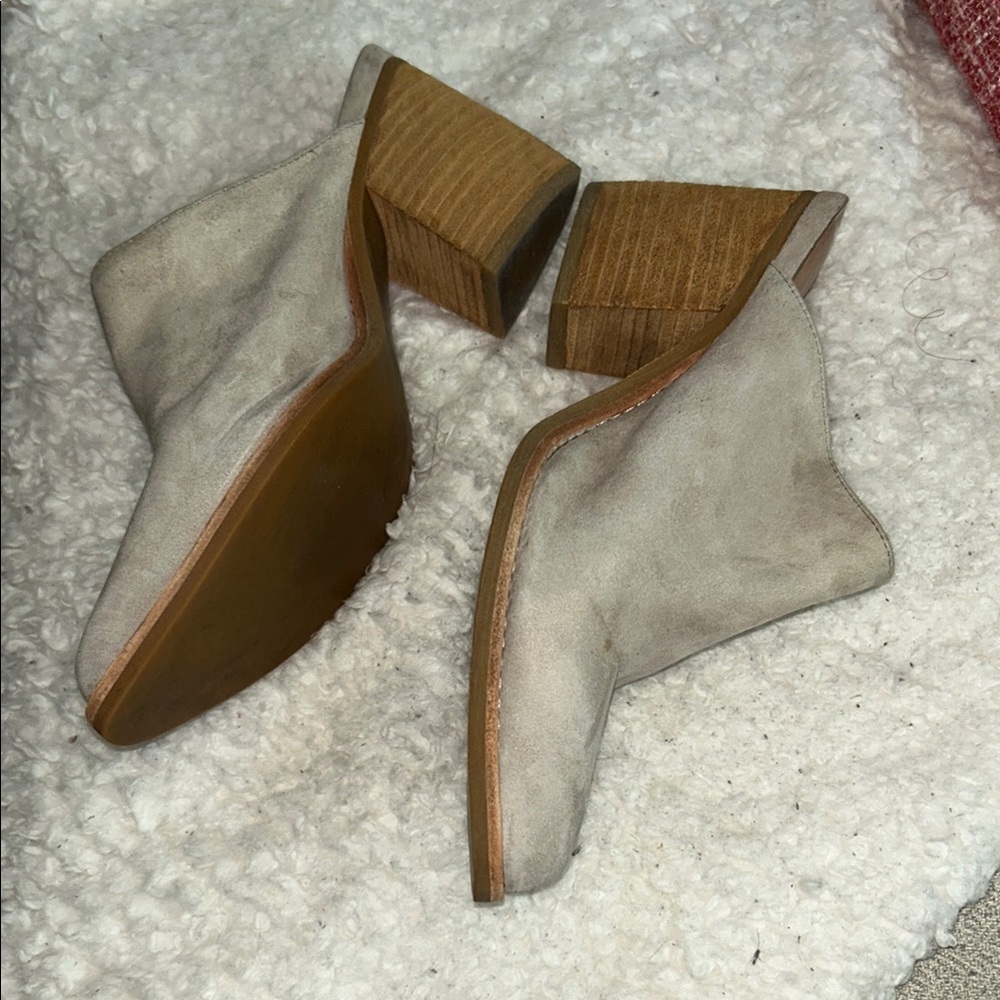 Jeffrey Campbell Tan Mules with Almond Toe - Picture 3 of 6